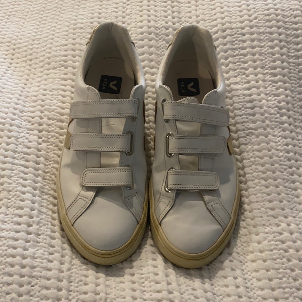 VEJA Recife Triple-Grip Bicolor Sneakers